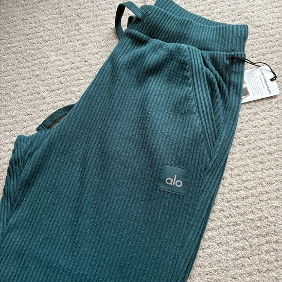 NWT ALO Yoga Muse Sweatpant Galactic Teal Green | size S - Picture 5 of 7